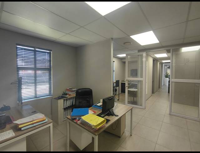 424M² OFFICE FOR SALE IN DAINFERN